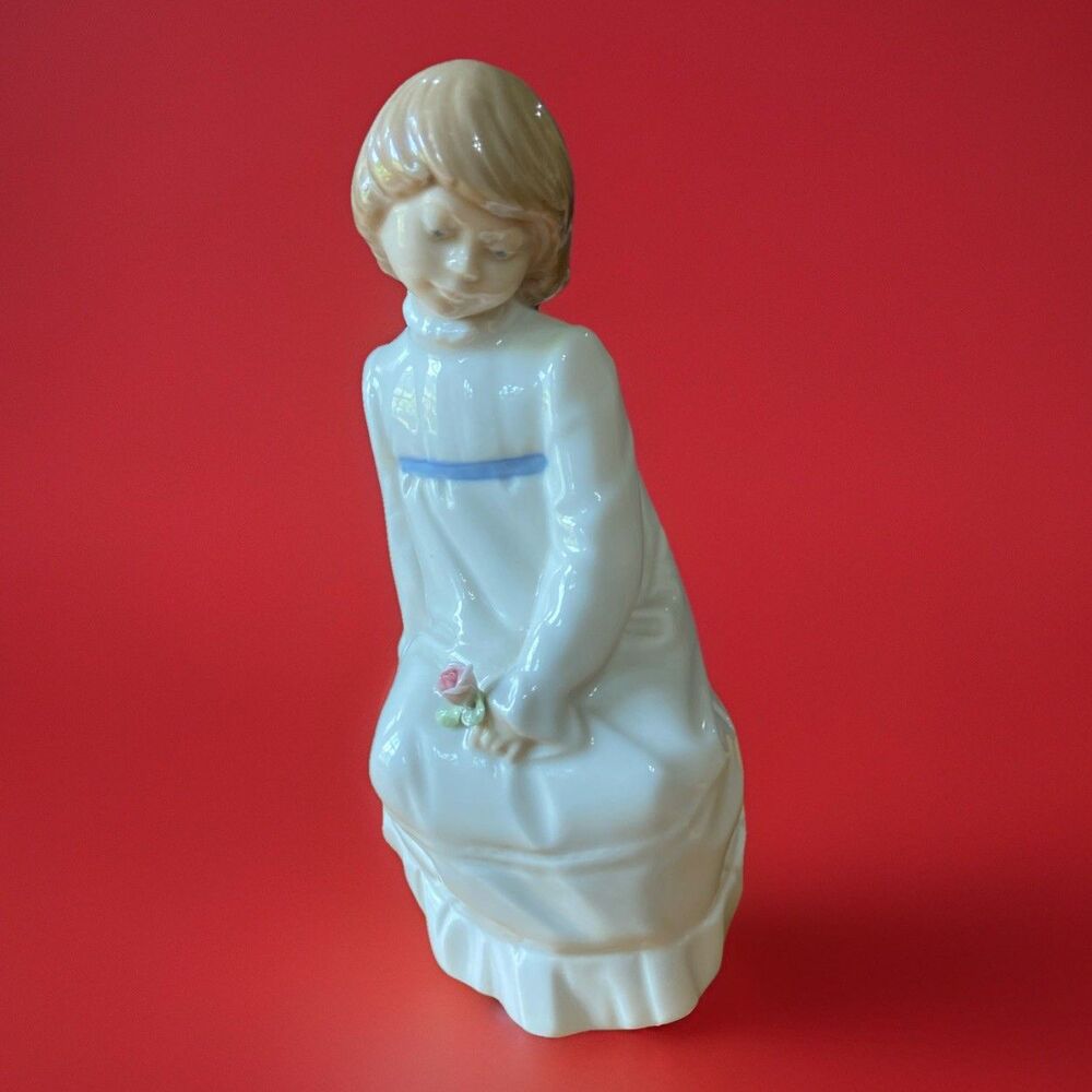 Enrique G. Nadal Collection Sitting Girl Flower Vtg 1986 6.25" Figurine Spain